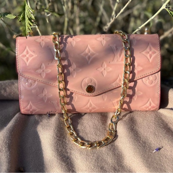 Louis Vuitton Handbags - Louis Vuitton Vernis Sarah Envelope wallet